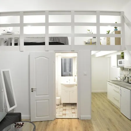 Five Seasons Apartment
