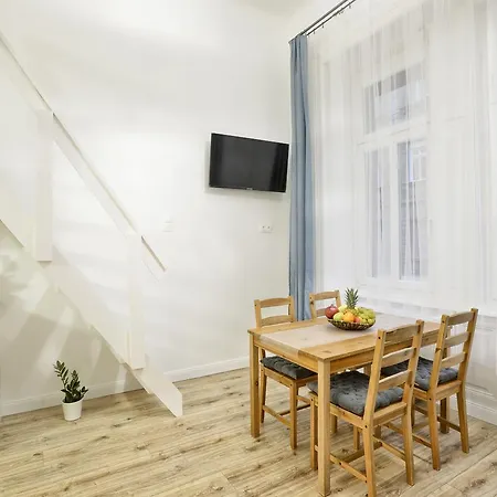 Apartment Five Seasons