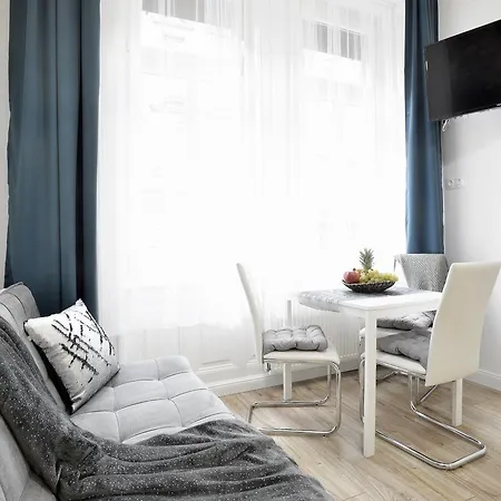 Five Seasons Apartment *
