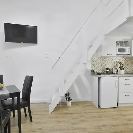 Five Seasons Apartment