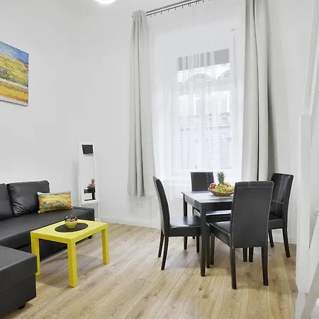 Five Seasons Apartment *