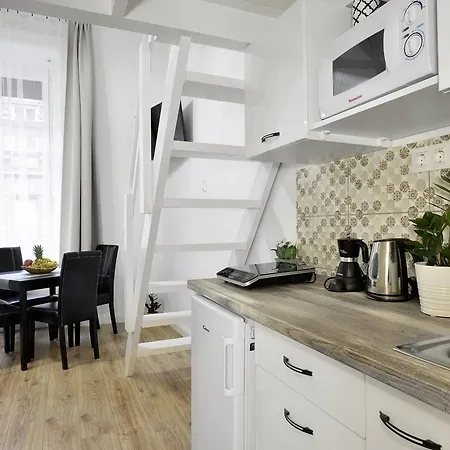 Apartment Five Seasons *