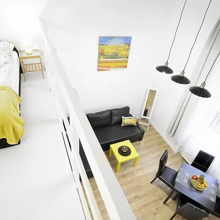 Five Seasons Apartment *