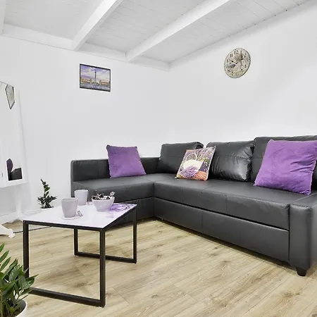 Five Seasons Apartment
