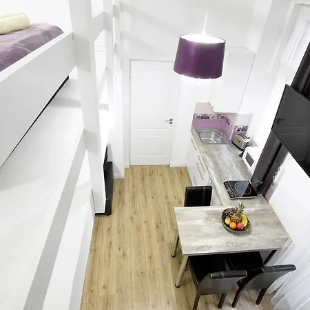 Apartment Five Seasons *