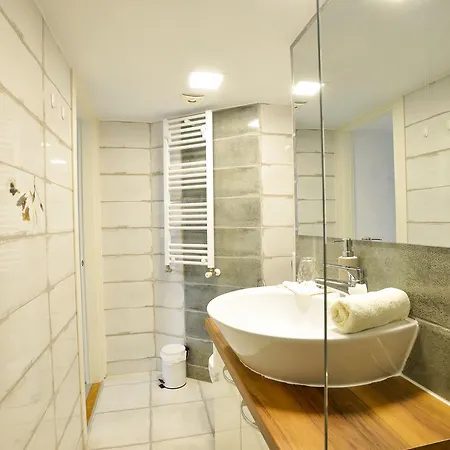 Apartment Five Seasons *