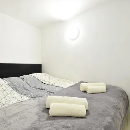 Apartment Five Seasons